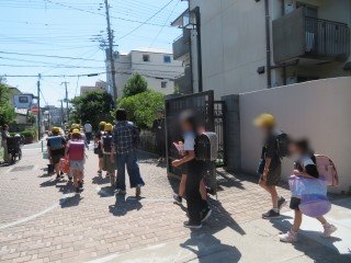 集団下校3.jpg