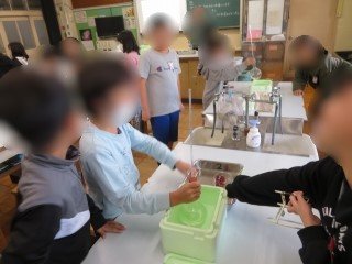 理科の実験.jpg