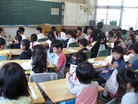 20160425 1,2年学校探検顔合わせ②.JPG