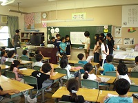 20160526 6年1年へ校歌指導②.JPG