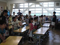 20160526 6年1年へ校歌指導③.JPG