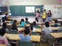 20160526 6年1年へ校歌指導④.JPG