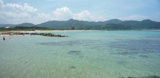 透きとおる海