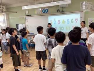 ７月１５日４年生　外国語.jpg