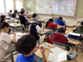 ４月２４日４年生図工.jpg