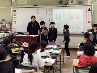 10月29日3年生 道徳.jpg