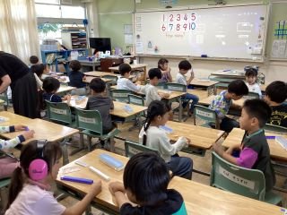 ５月２０日１年生　外国語活動.jpg