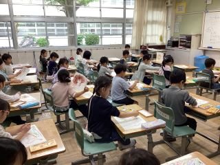 ４月２３日１年生図工.jpg