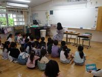 読み聞かせ開始2.JPG