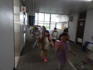 集団下校2.JPG