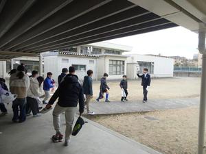６年中学校見学2.JPG