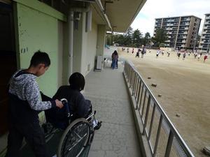 ４年車椅子体験3.JPG