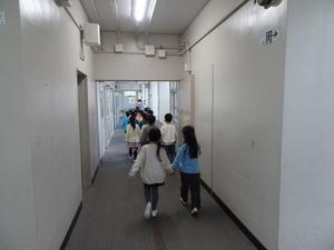 １年生学校探検3.JPG