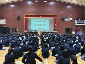 生徒後ろ姿あり