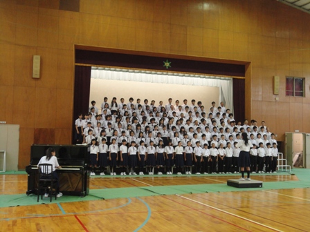 web小１年学年合唱ピアノ入りDSC04140.jpg