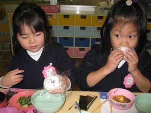 http://blog.suita.ed.jp/kin/02-dai3/youtien/%E3%82%AA%E3%83%8B%E3%82%AE%E3%83%AA%E3%83%AC%E3%82%A4%E3%83%8A%E3%83%BB%E3%82%BF%E3%83%9E%E3%82%B3.jpg