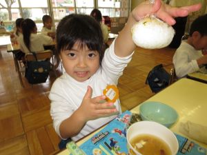 http://blog.suita.ed.jp/kin/02-dai3/youtien/1.20rioonigiri.jpg