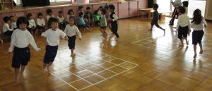 http://blog.suita.ed.jp/kin/02-dai3/youtien/11.18rizumu1.jpg
