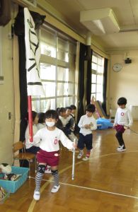 http://blog.suita.ed.jp/kin/02-dai3/youtien/2.2momotarou.jpg