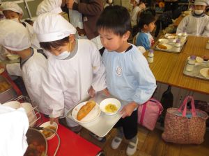 http://blog.suita.ed.jp/kin/02-dai3/youtien/2.6kyuusyoku1.jpg