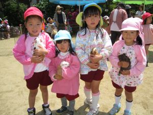 http://blog.suita.ed.jp/kin/02-dai3/youtien/4ninnmorumotto.jpg