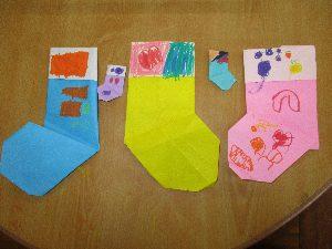 折り紙でサンタブーツを折ったよ 4歳児 吹田第三幼稚園