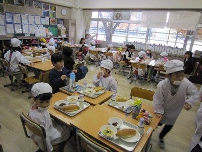 昼食交流.JPG